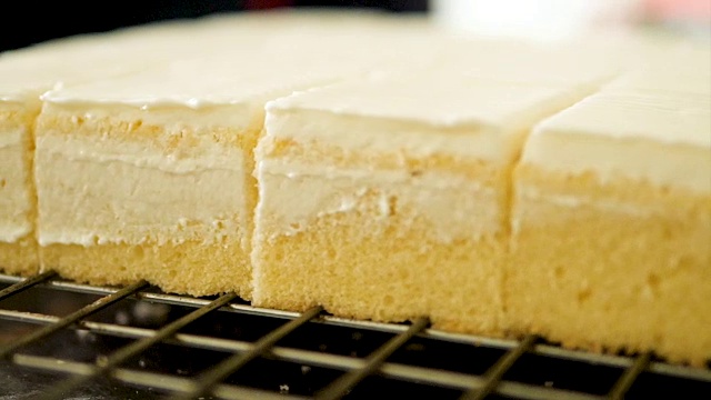 自制香草奶油蛋糕。视频素材
