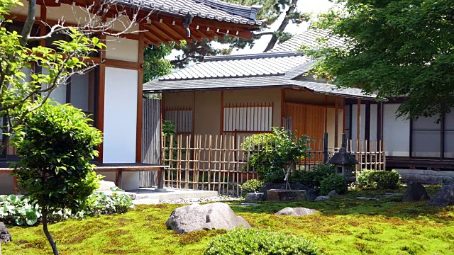 一座带有日式花园的佛教寺庙视频素材