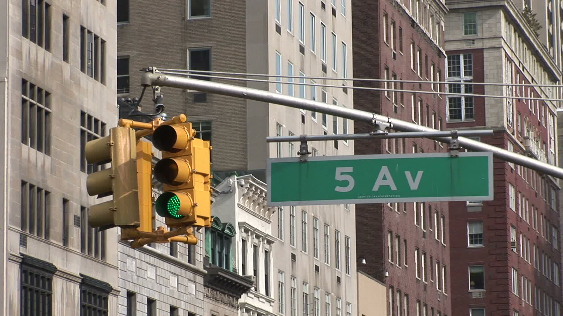 在美国纽约悬挂的交通信号视频下载