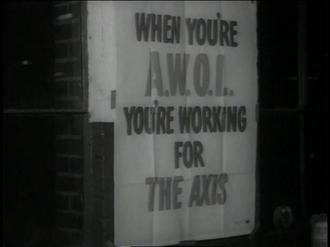 1942年12月，在美国俄亥俄州的阿克伦市，人们走过一个标牌，上面写着:如果你擅离职守，你就为轴心国工作视频下载