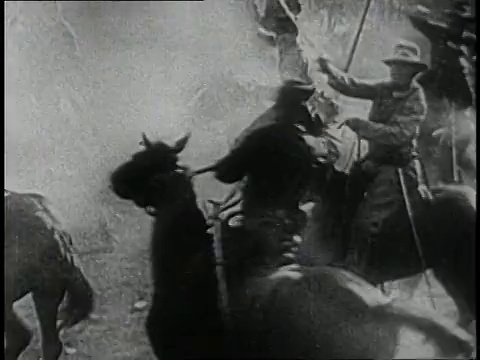 重现内战士兵在马背上一对一的战斗/美国视频素材