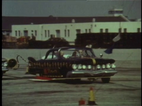 1978蒙太奇测试车辆再现事故/美国视频素材