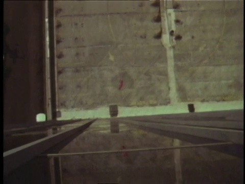 1978年TS哑巴坠落15层楼/美国视频素材