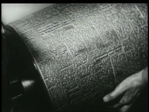 1948年，美国纽约，蒙太奇工人将半圆形铅板移到刻板印象部门视频素材