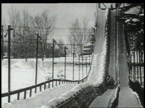 20世纪40年代的蒙太奇夫妇滑雪橇在美国的轨道上视频素材