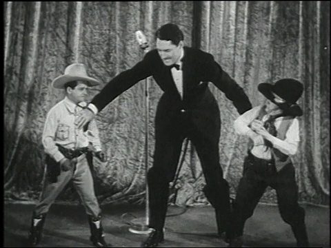1938年蒙太奇三个演员宣布电影《Tiny Town》/美国视频下载