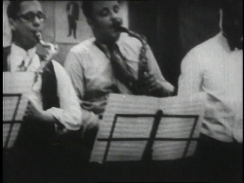 1929年，在短片《圣路易斯蓝调》中，蒙太奇人在俱乐部与贝西·史密斯一起唱歌，美国纽约视频素材