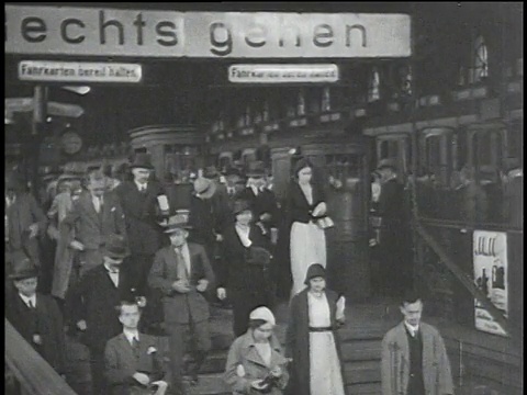 繁忙的火车站/柏林，德国视频素材