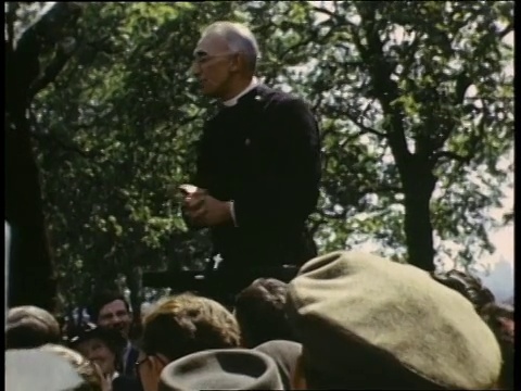 20世纪40年代，英国伦敦海德公园，一群人在听演讲视频素材
