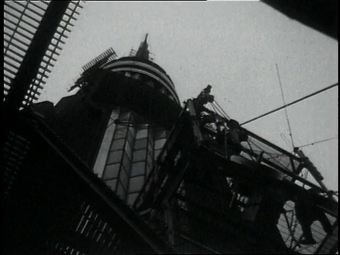 20世纪50年代，美国纽约，帝国大厦顶端，一群索具工人视频下载