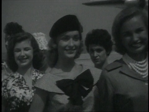 20世纪50年代，美国加州长滩机场，MS选手在一场选美比赛中摆姿势视频下载