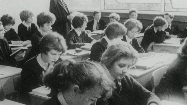 1962年蒙太奇学生在荷兰公园学校/肯辛顿，英国伦敦视频下载