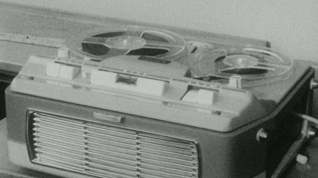 1962年，蒙太奇学生在荷兰公园学校/肯辛顿，英国伦敦听音频视频下载