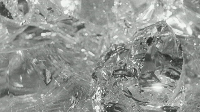 1951蒙太奇工人打破光学玻璃模具，然后整理碎片/英国视频下载