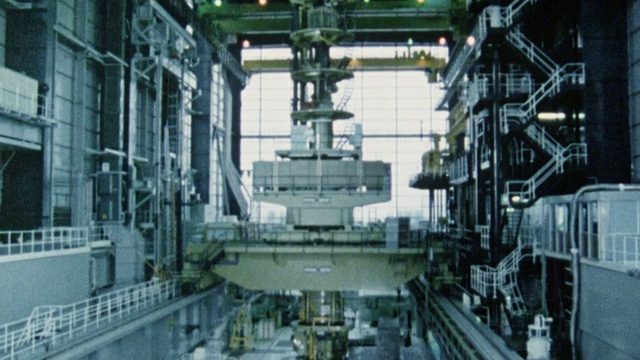 1983 TD在建设中的核电站内，有堆芯反应堆和蒸汽发生器/英国视频下载