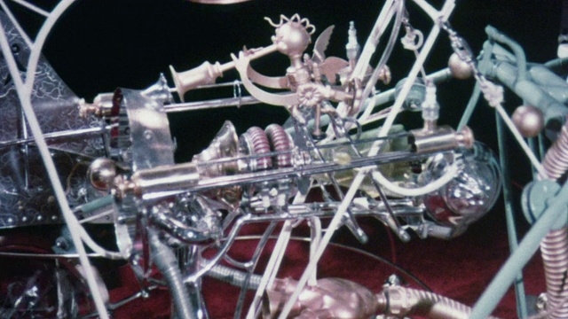 1968蒙太奇精心设计的汽车动力雕塑Roland Emett /英国视频下载