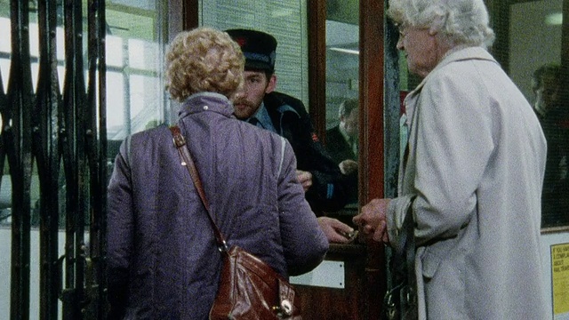 1978年诺丁汉火车站残疾乘客蒙太奇电梯/英国诺丁汉视频下载