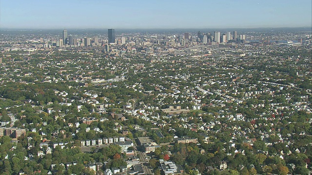 空中城市郊区，天际线以外/波士顿，马萨诸塞州，美国视频素材