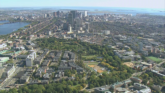 空中城市天际线和波士顿拉丁公立学校/波士顿，马萨诸塞州，美国视频素材