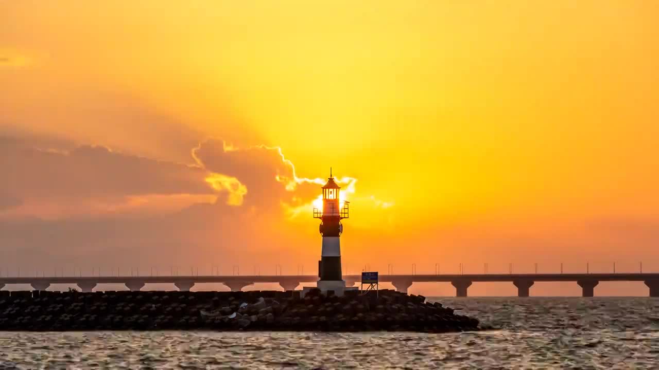 延时摄影珠海市九洲港码头灯塔城市景观晨曦风光视频下载