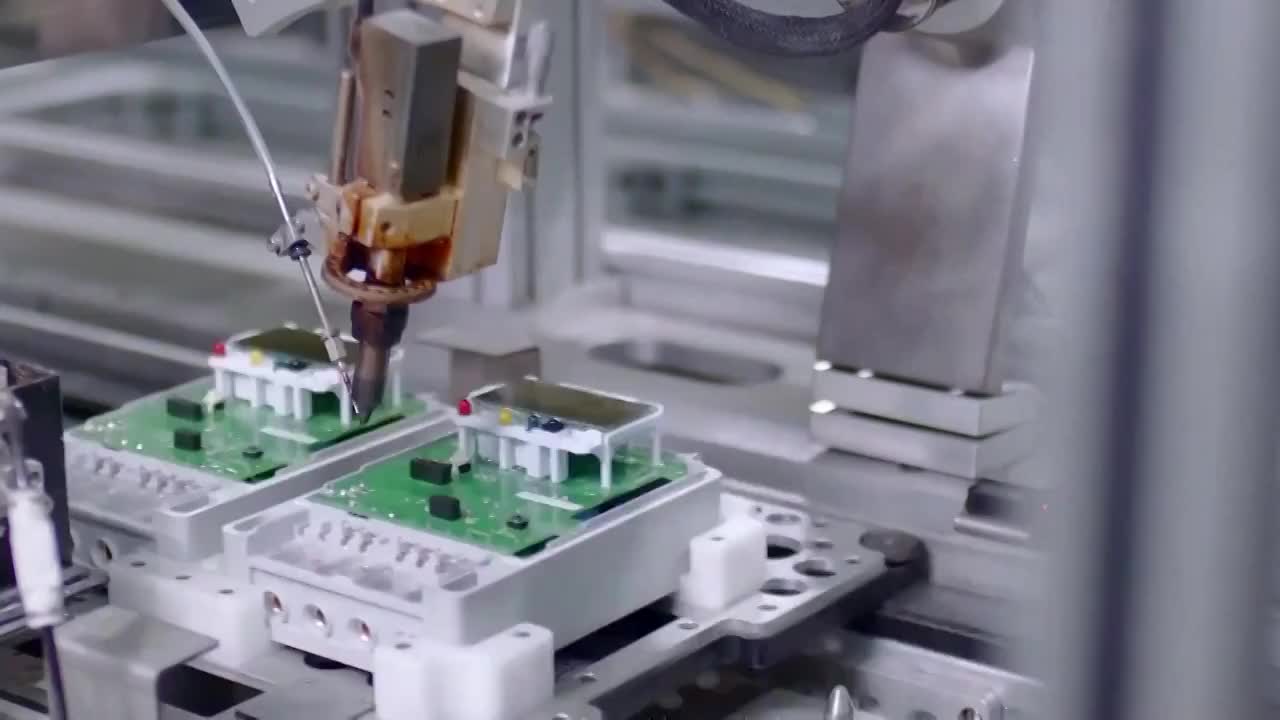 中国的芯片制造流水线高科技自动化生产线（选编）视频素材
