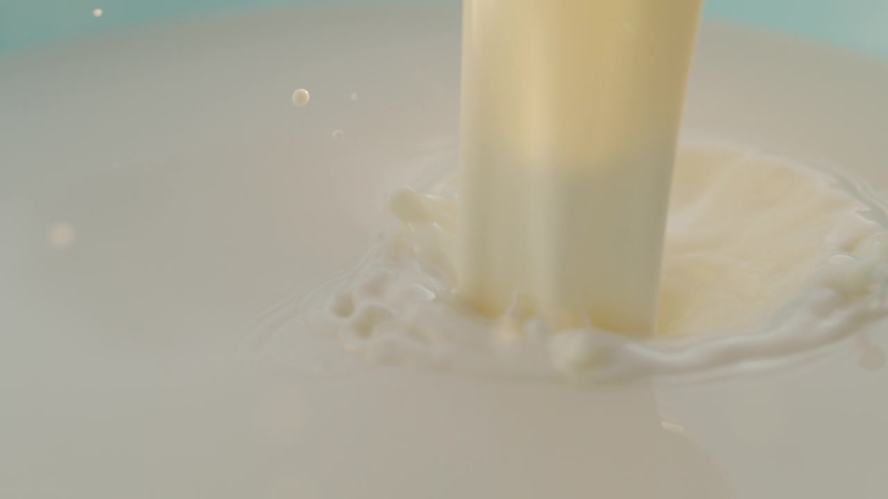超级SLO MO时间扭曲射牛奶桶视频下载