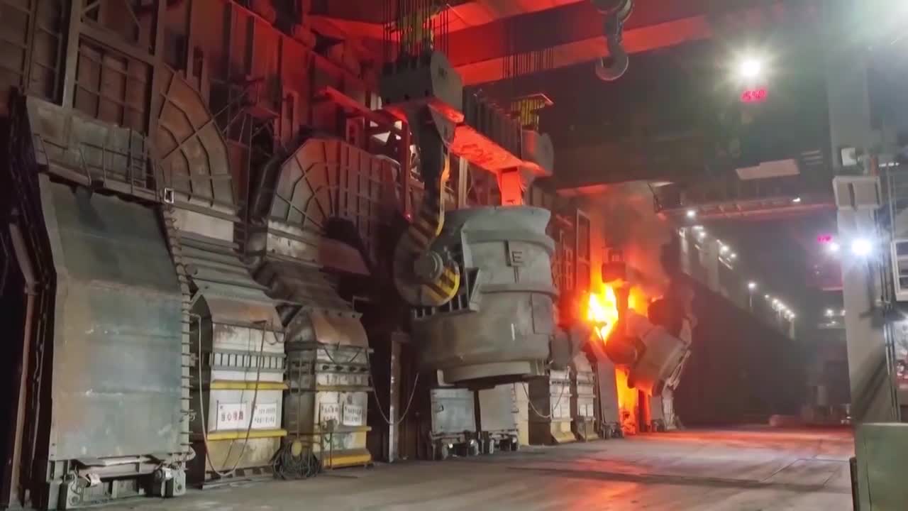 中国重工业炼钢钢材生产车间（选编）视频素材